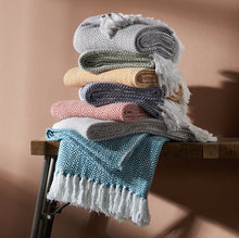 Load image into Gallery viewer, Chevron Throw
