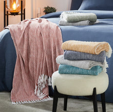 Load image into Gallery viewer, Chevron Throw